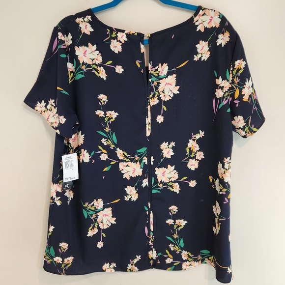 ➕️Ing Floral Top - Picture 2 of 7